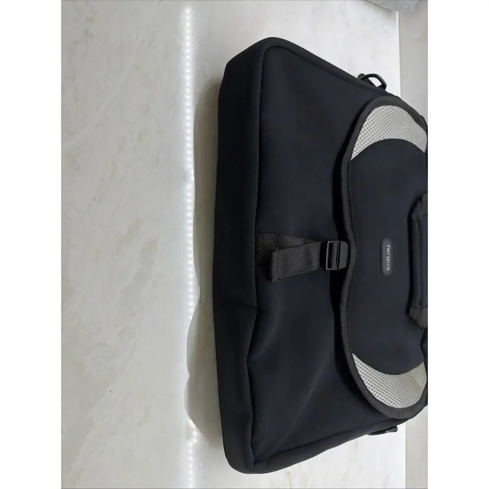 Targus Black Laptop Messenger Bag Briefcase Padded EUC No Strap